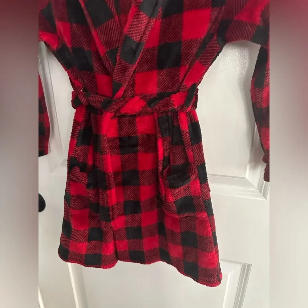 Wonder Nation Black & Red Buffalo Print Boy Robe Size 6/7 (S)